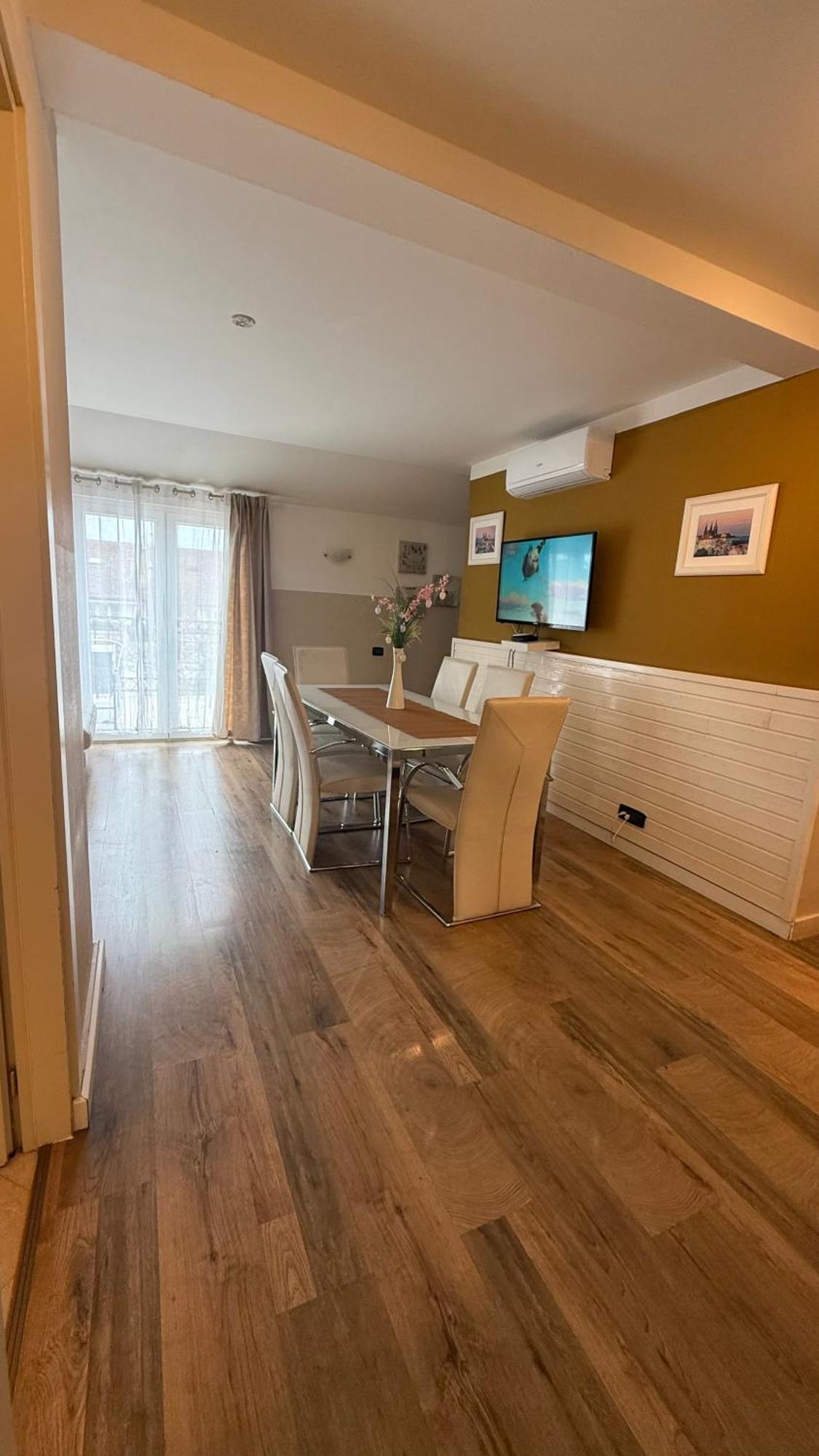 Central 3Bdr Penthouse With Terrace&Ac Prague Exterior photo