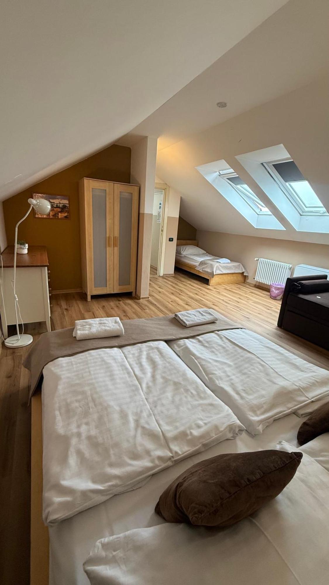 Central 3Bdr Penthouse With Terrace&Ac Prague Exterior photo